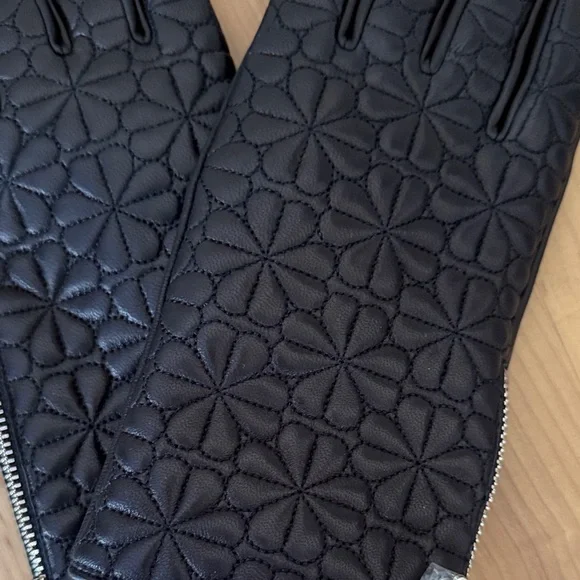 Kate Spade Floral Quilted Black Gloves-New! - Picture 4 of 8